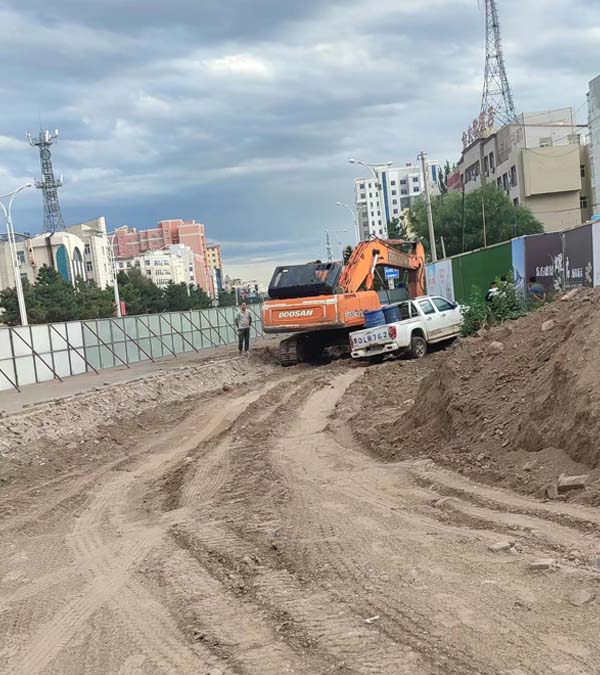 翁牛特旗乌丹镇西拉沐沦大街道路工程施工在建
